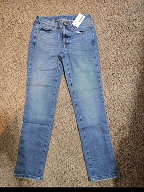 NWT Women's Classic Mid-Blue Straight Jeans
